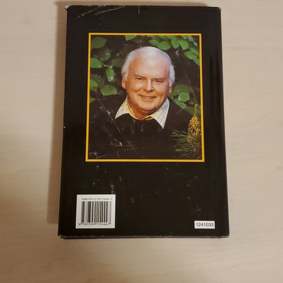 Shoot Him If He Runs by Stuart Woods - Picture 2 of 2